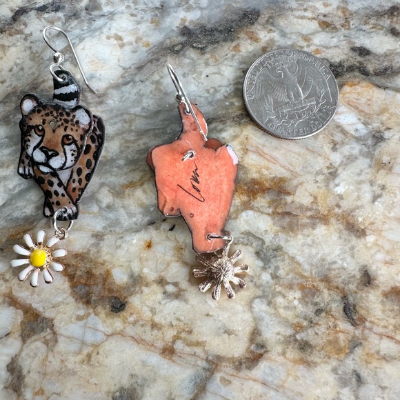 Tiny Cheetah earrings hand Painted with Daisy, charm sterling wires - Picture 3 of 5